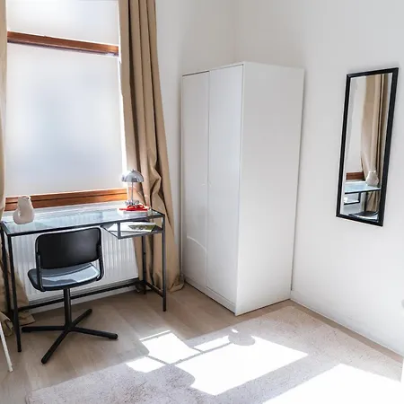 Stylish 1br Apt, With Living In With Wifi & Tv *