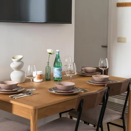 Stylish 1br Apt, With Living In With Wifi & Tv Apartamento