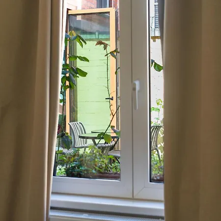 Apartamento Stylish 1br Apt, With Living In With Wifi & Tv Gante