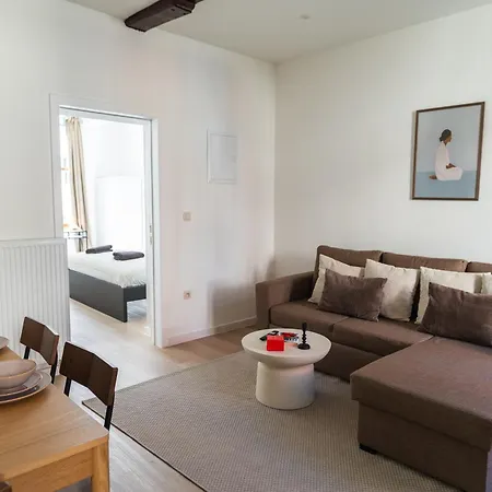 Stylish 1br Apt, With Living In With Wifi & Tv *