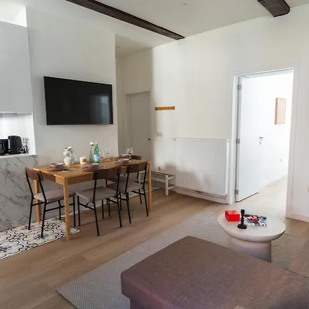 Stylish 1br Apt, With Living In With Wifi & Tv *