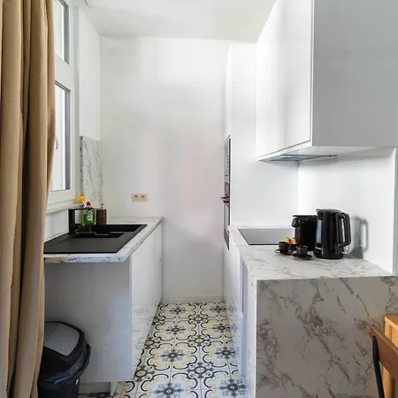 Stylish 1br Apt, With Living In With Wifi & Tv