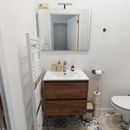 Apartamento Stylish 1br Apt, With Living In With Wifi & Tv Gante